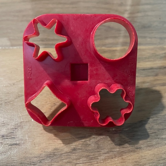 Vintage (1970's) Hand Juicer + Cheese/Cookie Dough Cutter - Picture 6 of 7